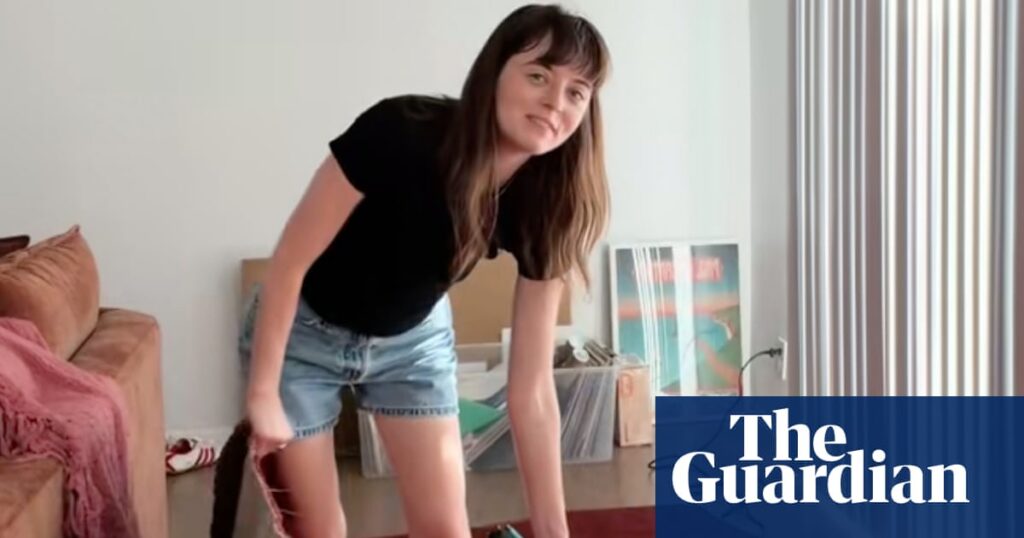 Woman Takes Oscars Red Carpet Home, Sparking Conversation on Repurposing Event Décor at 2026 Ceremony